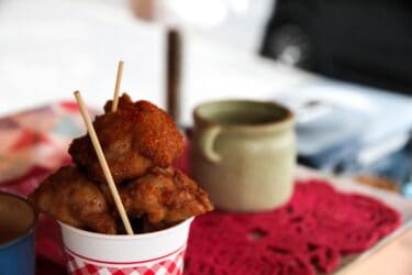 興福寺與三條通的炸雞攤販 | 奈良美食 | 學生時代的味蕾與共同記憶