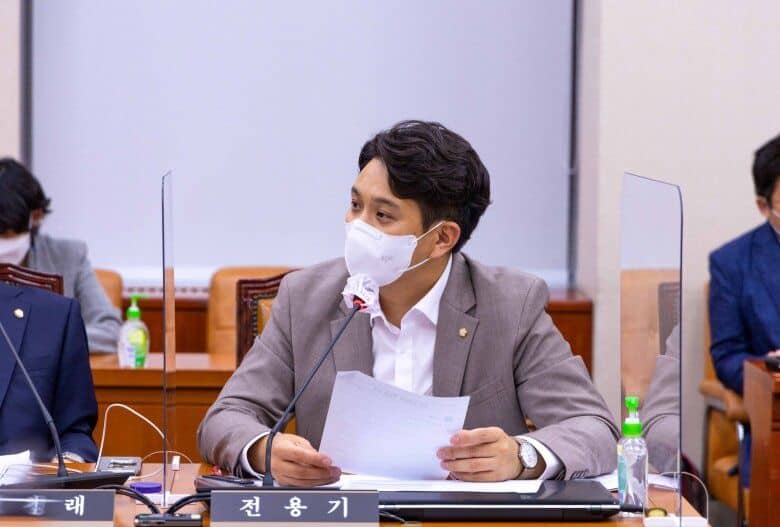 韓國國會通過廢止「遊戲宵禁法」，自明年元月起生效
