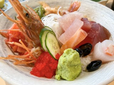 「新田鰻味屋」食記，鰻魚飯與生魚片丼飯都美味的平價餐廳
