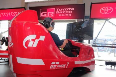 新聞照片5 WirForce 2022冠名贊助商TOYOTA攤位推出《跑車浪漫旅7 》模擬賽車體驗活動。